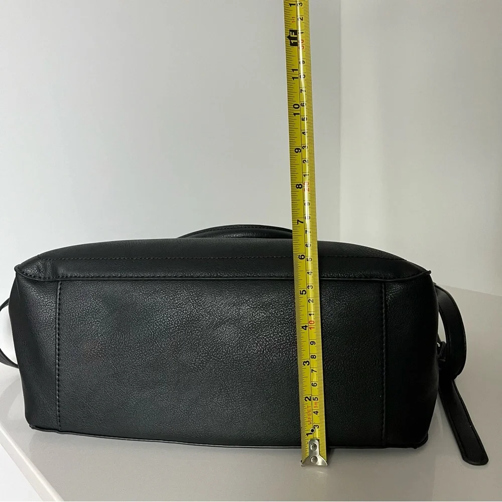 Franco Sarto Black Leather Tote Bag Crossbody with Gold Accents Like New - Picture 11 of 13